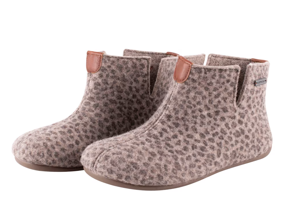 Ester leopard