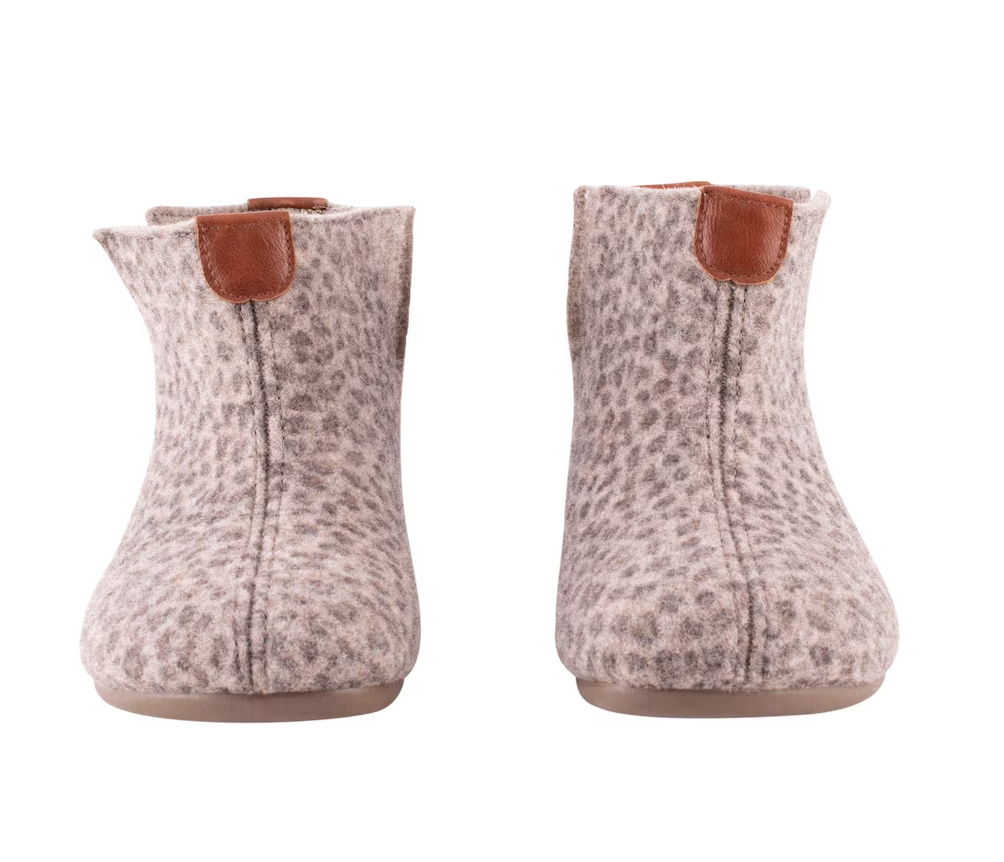 Ester leopard