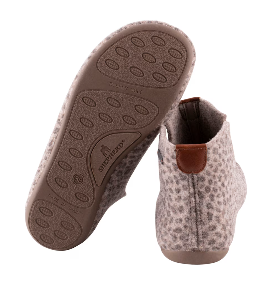 Ester leopard